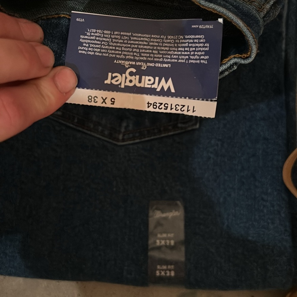 Wrangler Jeans - Picture 2 of 2